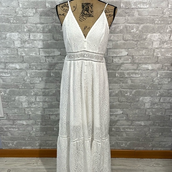 Simplee White Eyelet MIDI Dress - Picture 1 of 9